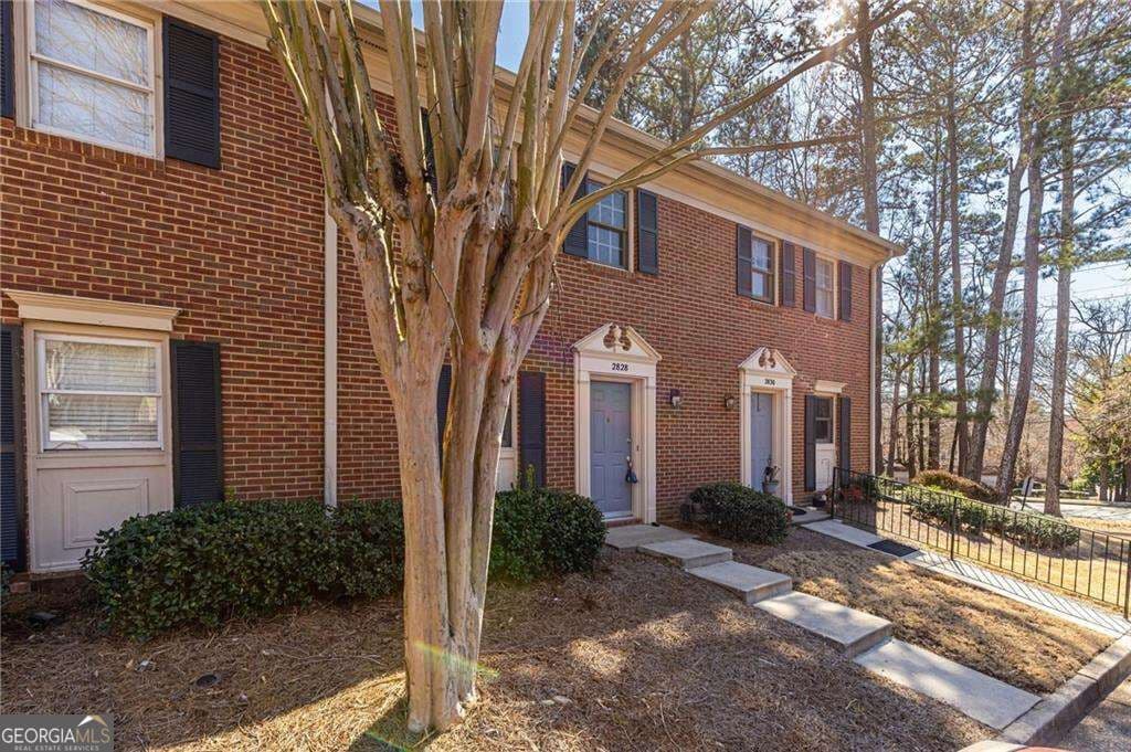 2 bedroom, 2.5 bathroom, 1,260 sq ft townhouse for rent at 2828 Webb Bridge Road, Alpharetta, GA 30009 for $2,000 a month — photo 2
