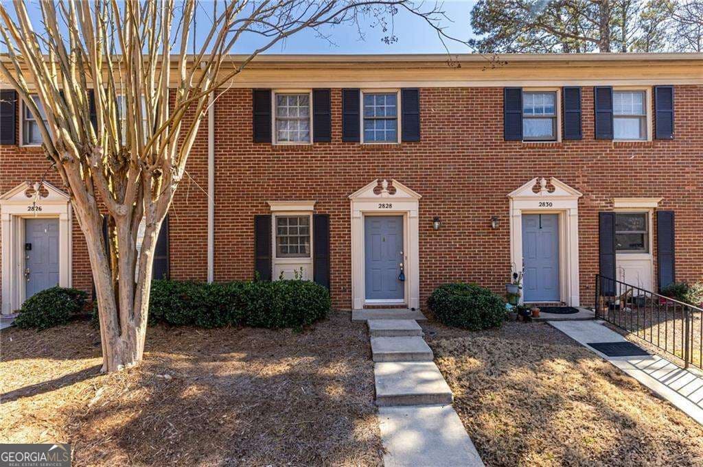 2 bedroom, 2.5 bathroom, 1,260 sq ft townhouse for rent at 2828 Webb Bridge Road, Alpharetta, GA 30009 for $2,000 a month — photo 1 of 25