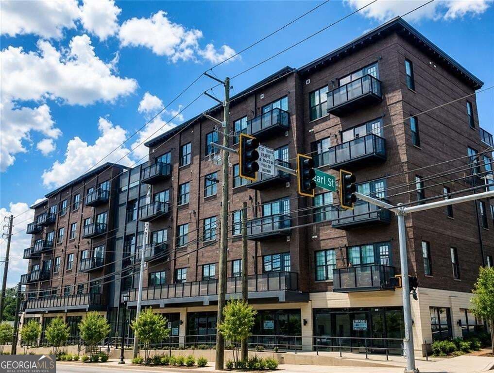1 bedroom, 1 bathroom, 800 sq ft condominium for sale at 764 Memorial Drive 17, Atlanta, GA 30316 — photo 1 of 23