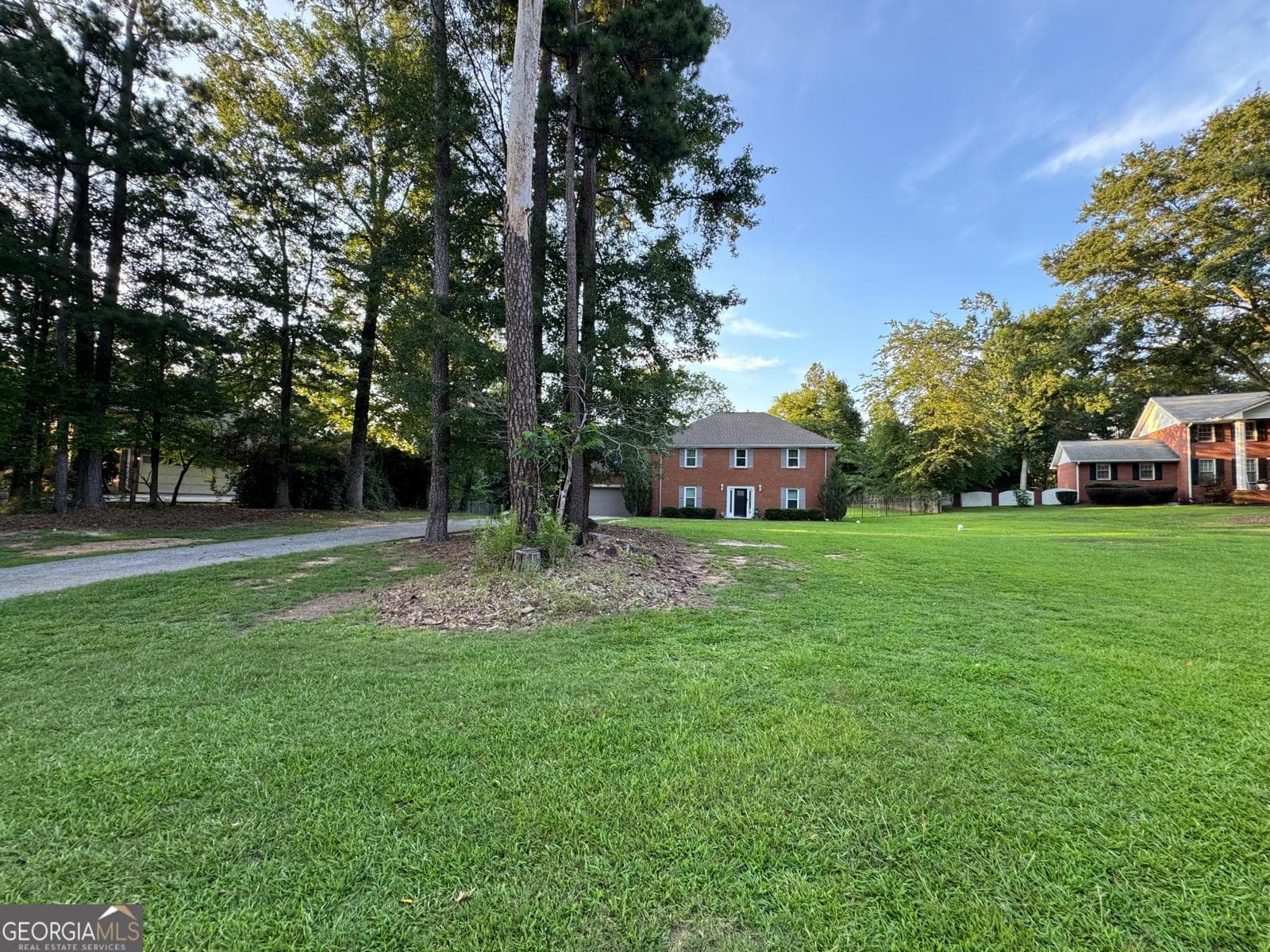 5 bedroom, 3 bathroom, 2,497 sq ft single family residence for sale at 760 Kings Crest Court, Fairburn, GA 30213 — photo 3