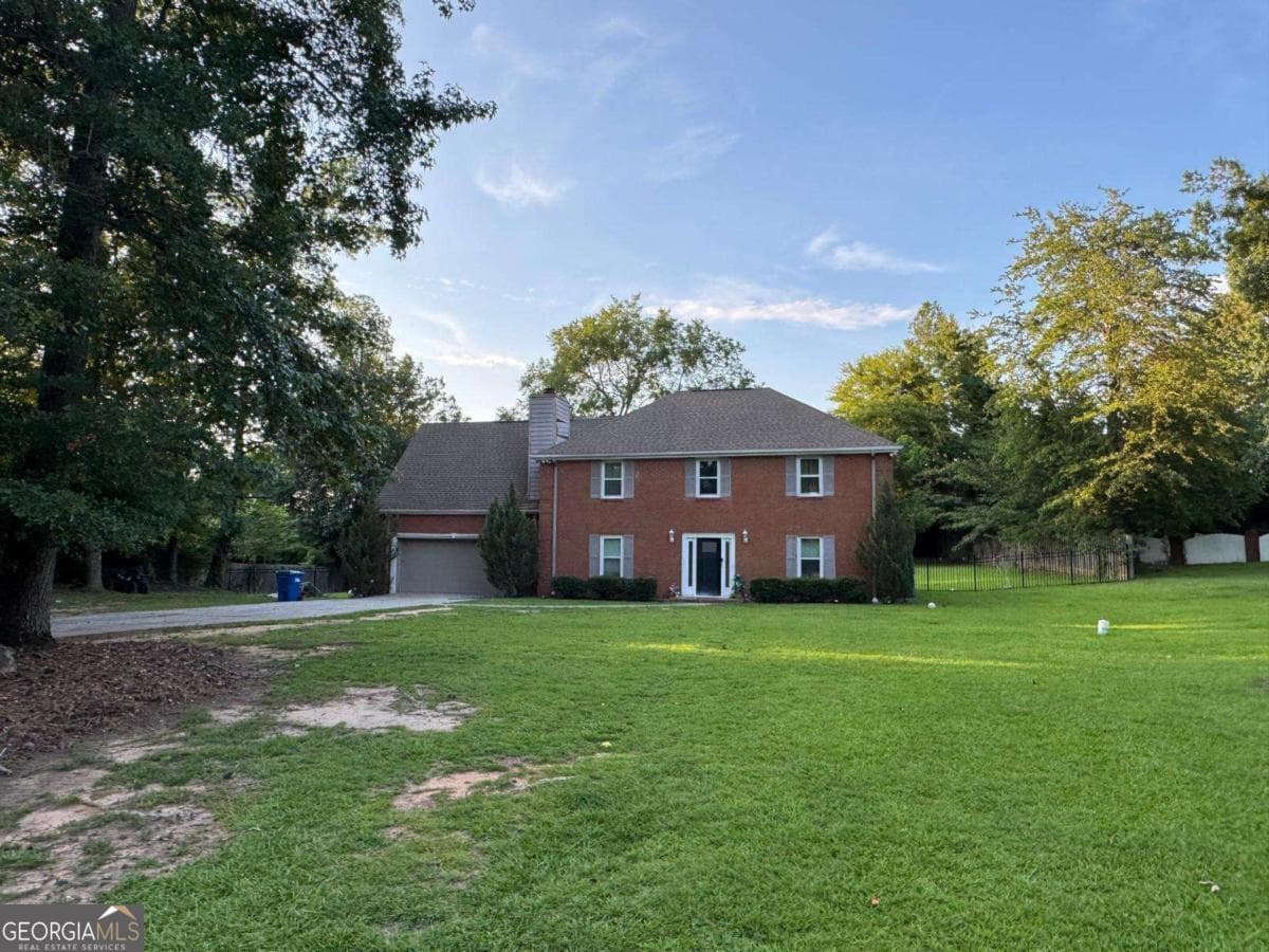 5 bedroom, 3 bathroom, 2,497 sq ft single family residence for sale at 760 Kings Crest Court, Fairburn, GA 30213 — photo 1 of 29