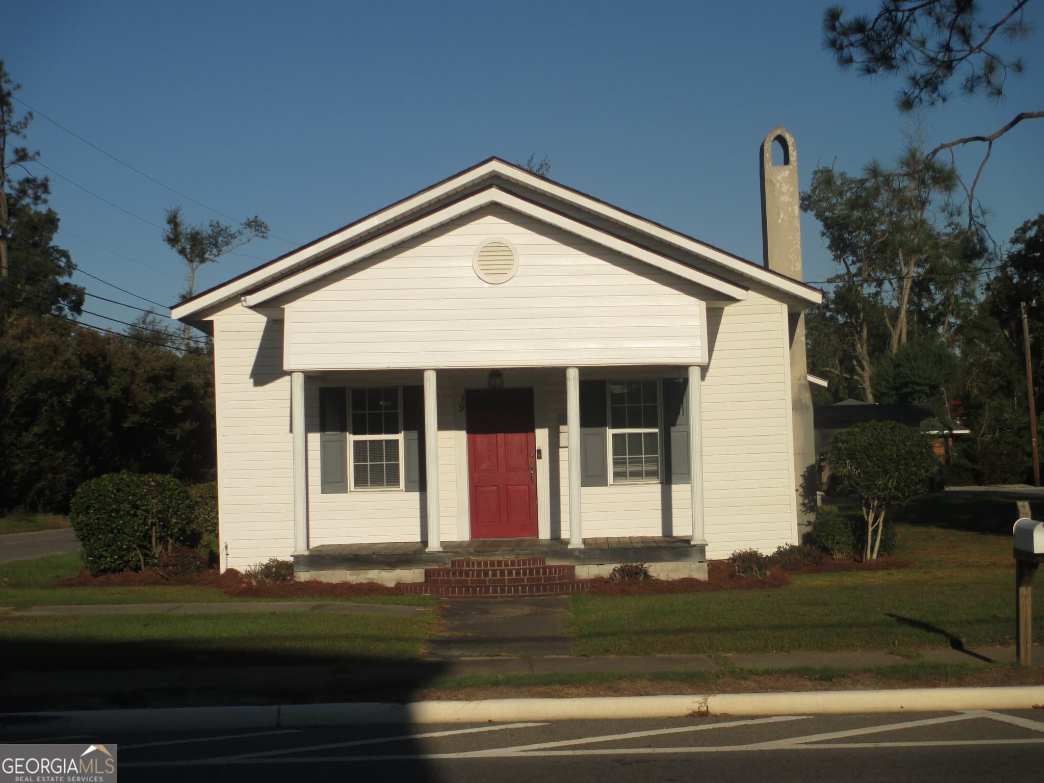 4 bedroom, 1 bathroom, 1,736 sq ft single family residence sold at 39 N Tallahassee Street, Hazlehurst, GA 31539