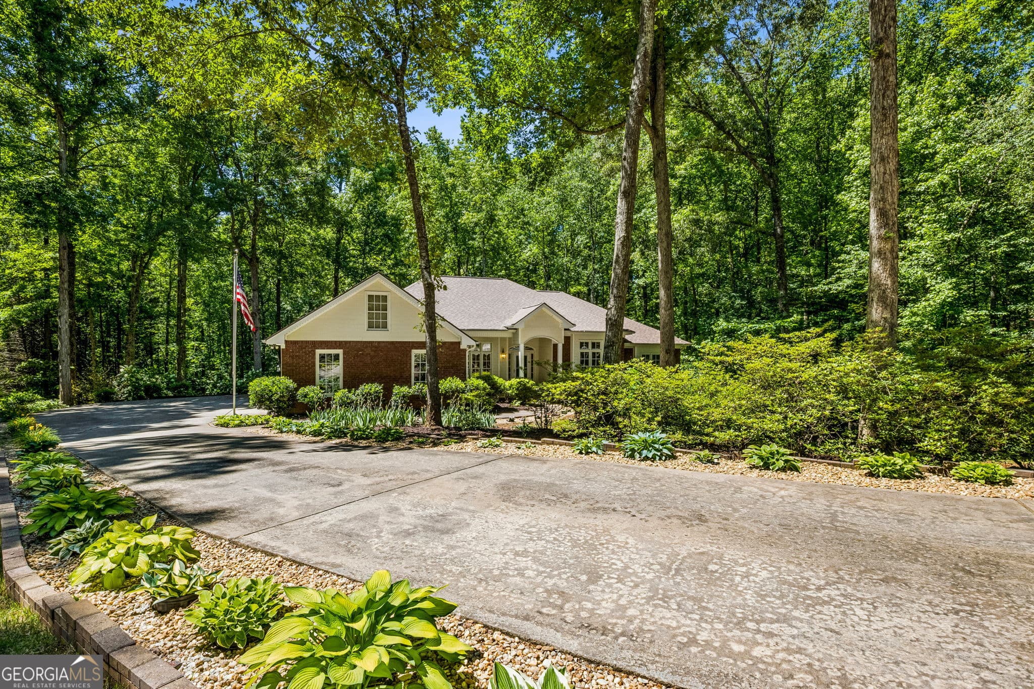 4 bedroom, 3 bathroom, 3,308 sq ft single family residence sold at 1072 Regency Park Drive, Braselton, GA 30517