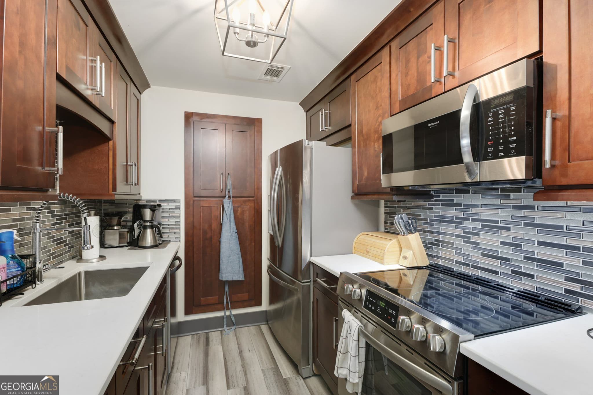 1 bedroom, 1 bathroom, 816 sq ft condominium for sale at 24212 Plantation Drive, Atlanta, GA 30324 — photo 6