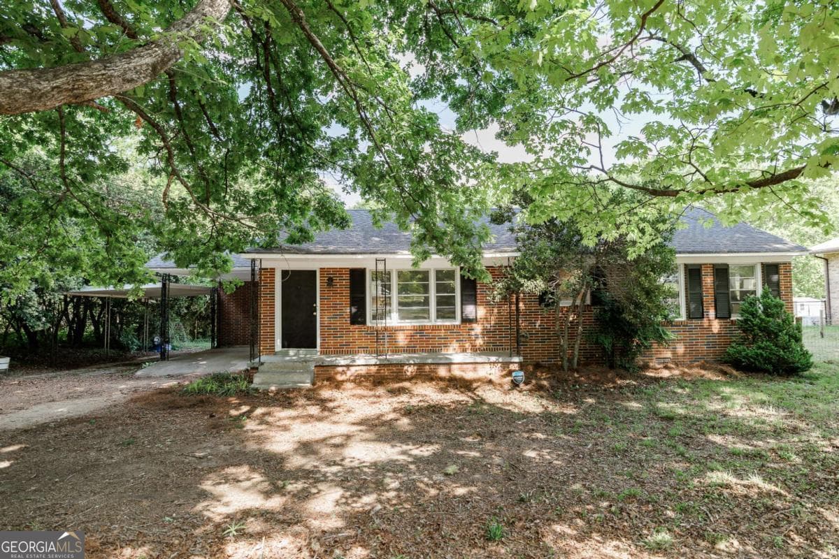 2 bedroom, 1 bathroom, 1,125 sq ft single family residence for sale at 170 Jefferson River Road, Athens, GA 30607 — photo 1 of 30