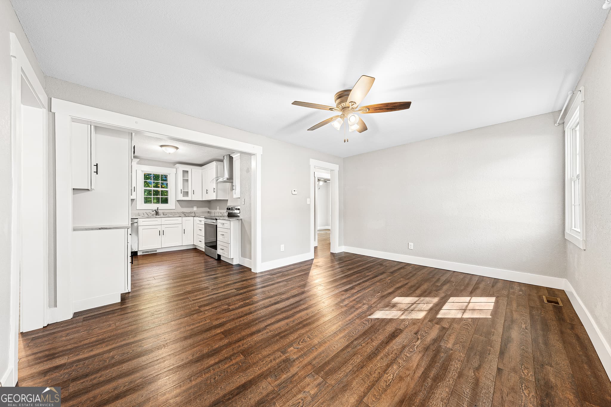 3 bedroom, 2 bathroom, 1,233 sq ft single family residence for sale at 106 Hart Terrace, Hartwell, GA 30643 — photo 3