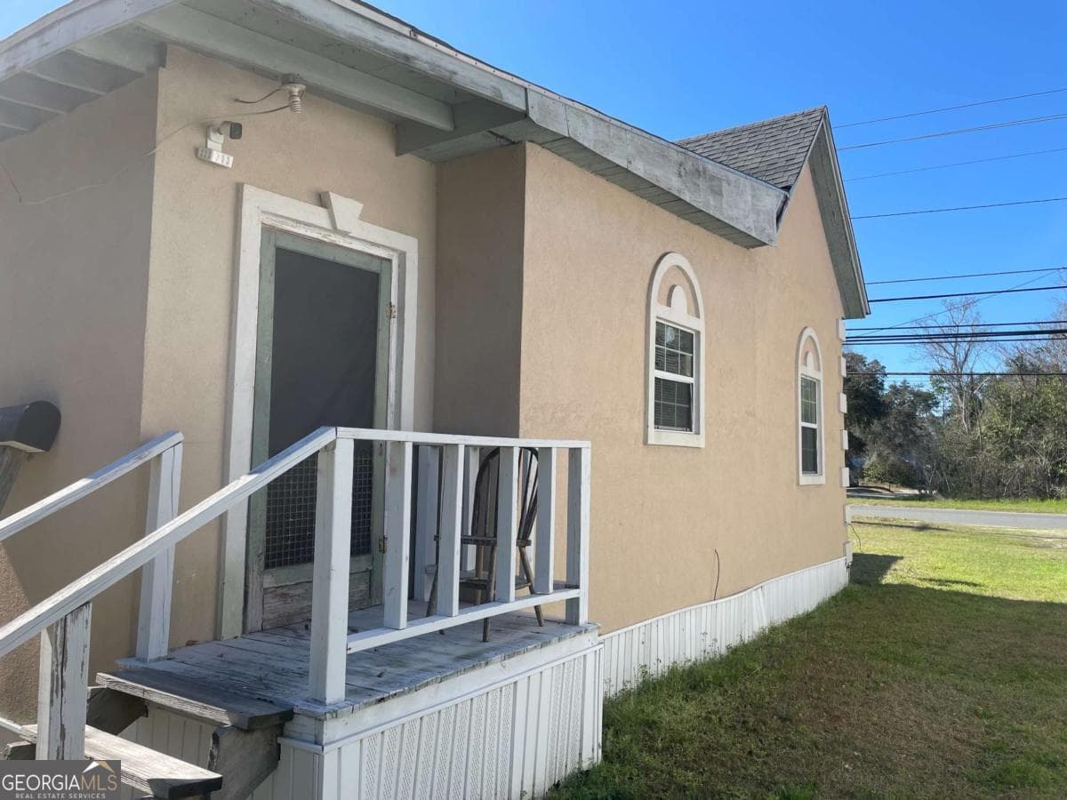 2 bedroom, 1 bathroom, 1,012 sq ft single family residence under contract at 717 Glenmore Avenue, Waycross, GA 31503 — photo 5