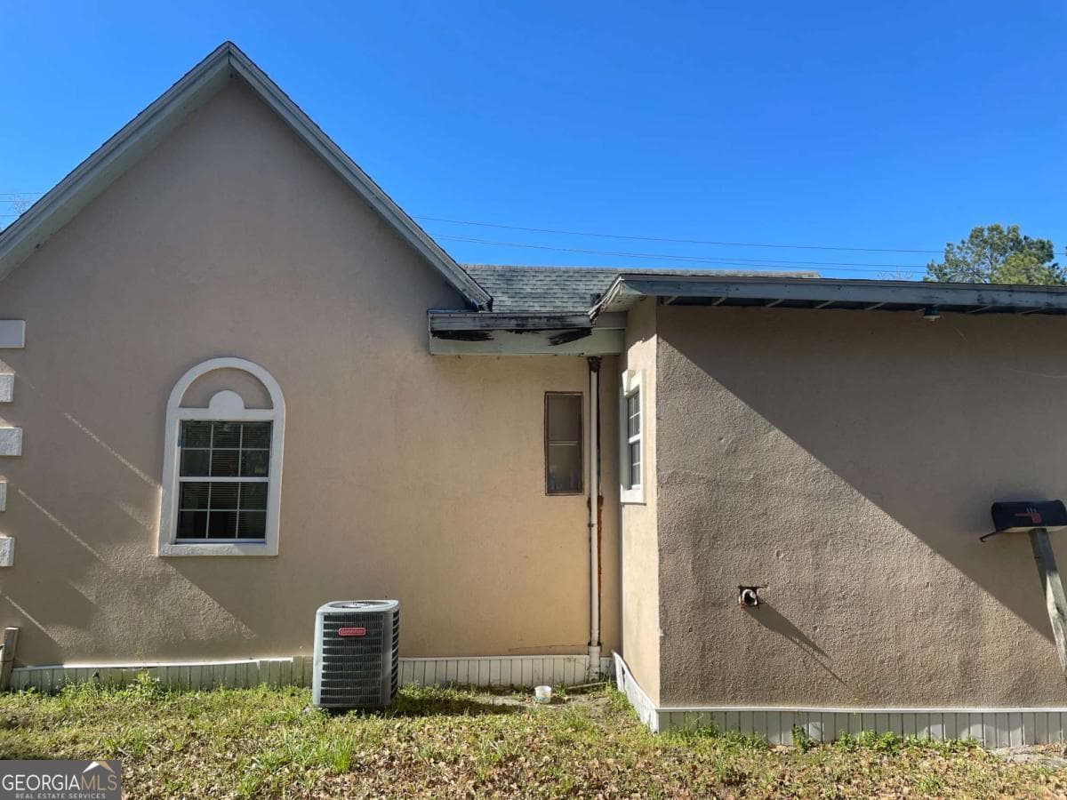 2 bedroom, 1 bathroom, 1,012 sq ft single family residence under contract at 717 Glenmore Avenue, Waycross, GA 31503 — photo 4