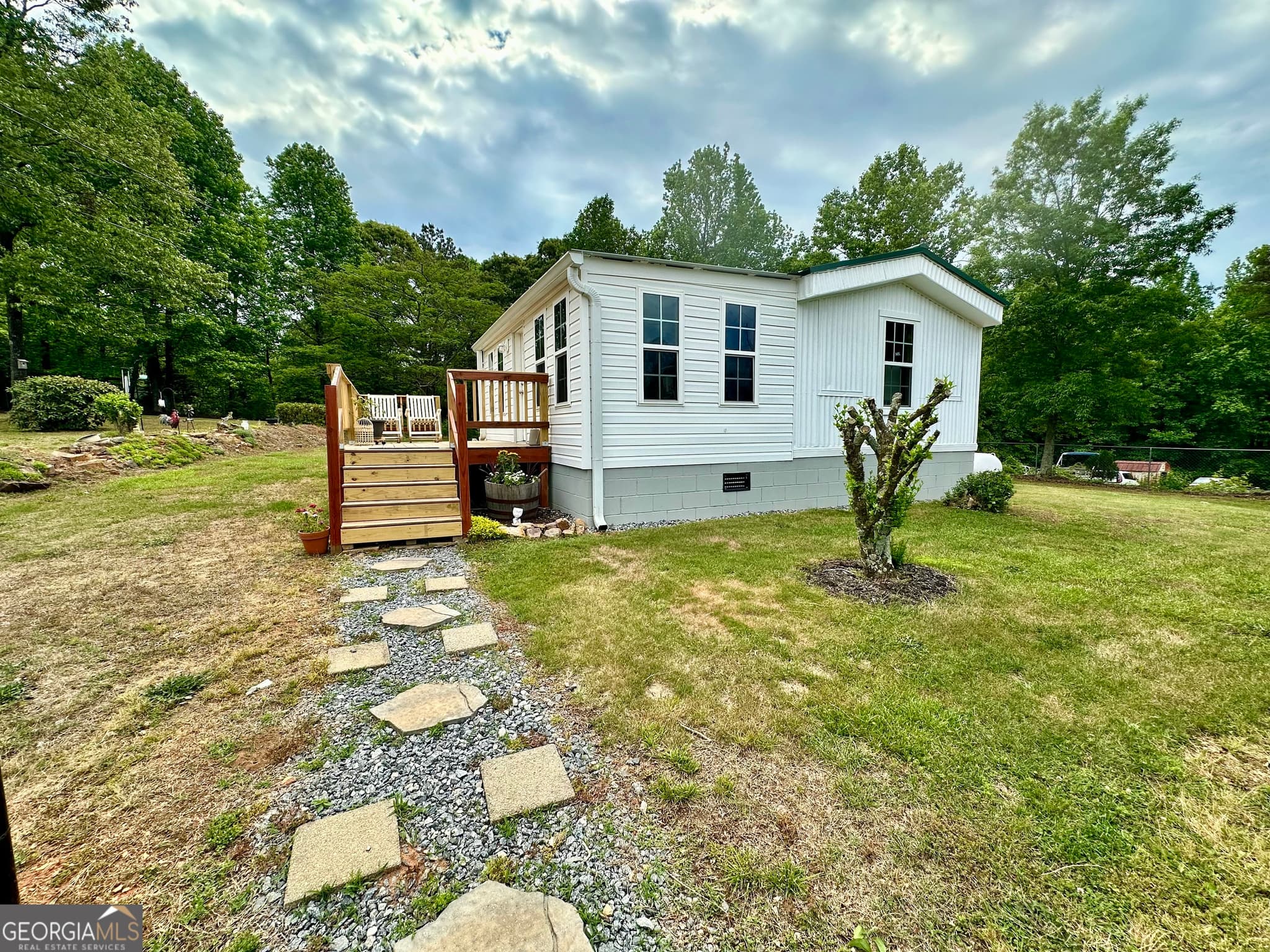 2 bedroom, 1 bathroom, 900 sq ft manufactured home,single family residence for sale at 7315 Wits End Drive, Gainesville, GA 30506 — photo 2