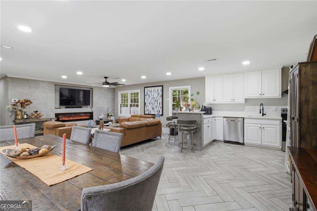 4 bedroom, 3 bathroom, 2,027 sq ft single family residence for sale at 261 Lendon Lane, Lawrenceville, GA 30043 — photo 7