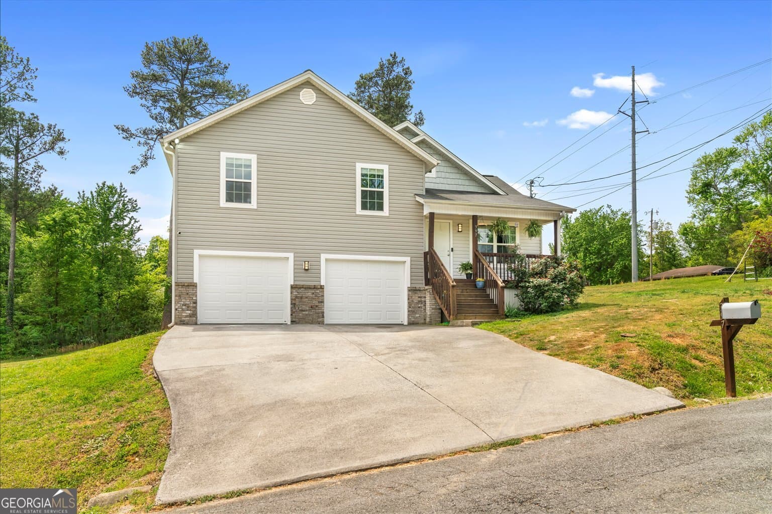 3 bedroom, 2 bathroom, 1,275 sq ft single family residence sold at 397 Woodlawn Avenue, Dalton, GA 30721