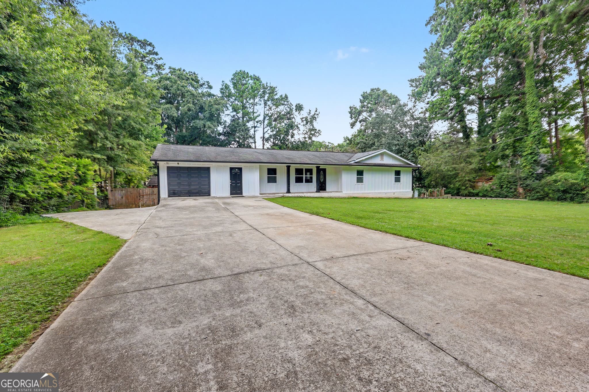 3 bedroom, 2 bathroom, 1,752 sq ft single family residence for sale at 91 Denna Place, Alpharetta, GA 30009 — photo 3