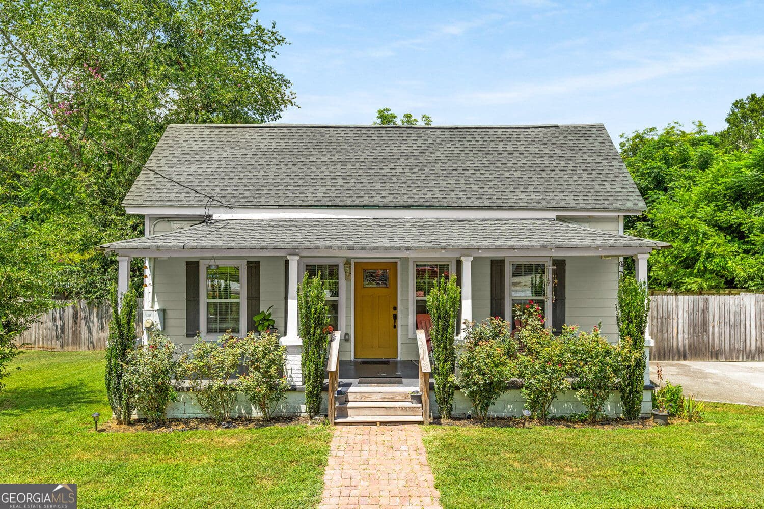 2 bedroom, 2 bathroom, 998 sq ft single family residence for sale at 1782 Green Street, Conyers, GA 30012