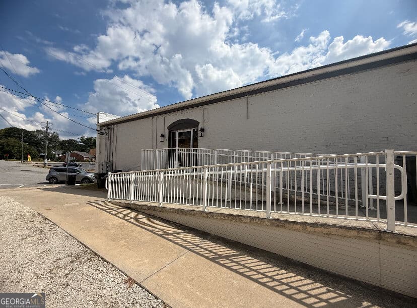 1 bedroom, 1 bathroom apartment for rent at 86 S Forest Avenue D, Hartwell, GA 30643 for $1,150 a month — photo 2
