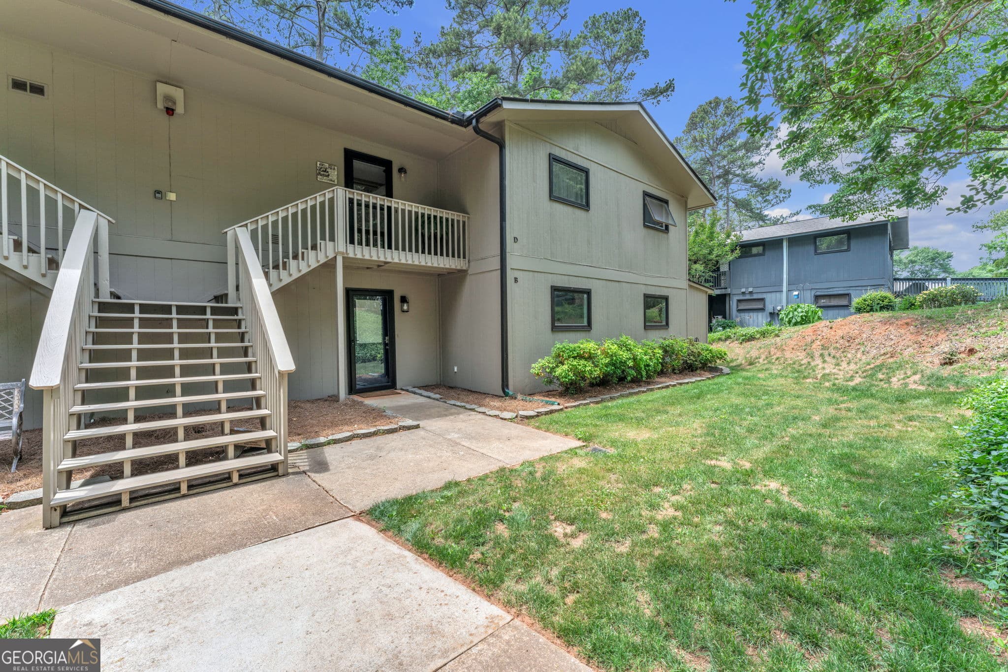 3 bedroom, 2 bathroom, 1,136 sq ft condominium under contract at 12B Hartwell Villas, Anderson, SC 29626 — photo 2