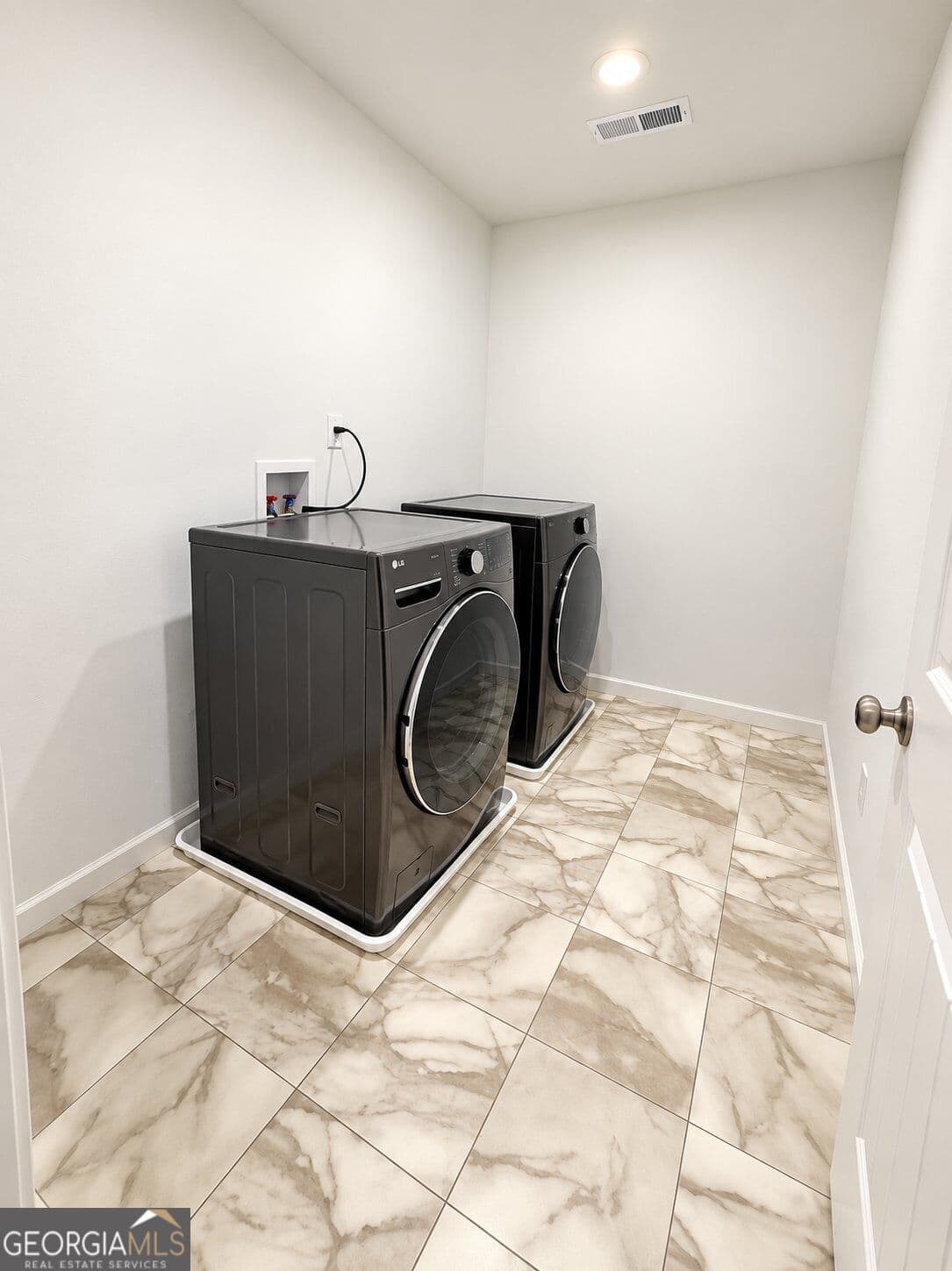 4 bedroom, 2.5 bathroom, 3,100 sq ft single family residence for sale at 533 Traminer Way, Braselton, GA 30517 — photo 8
