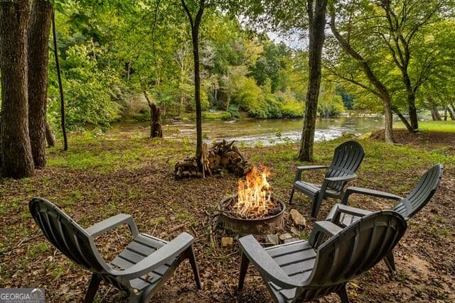 2 bedroom, 2 bathroom, 1,710 sq ft cabin,single family residence for sale at 110 Novena Court, Ellijay, GA 30540 — photo 4