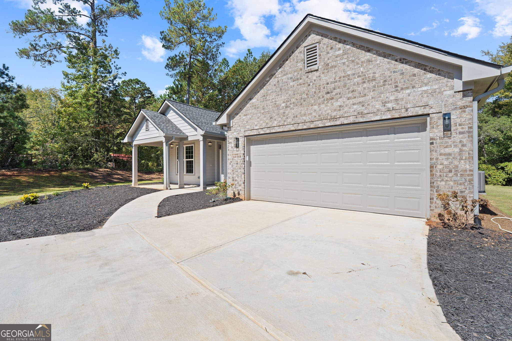 4 bedroom, 3 bathroom, 1,894 sq ft single family residence for sale at 4477 Rivercliff Way, Gray, GA 31032 — photo 3