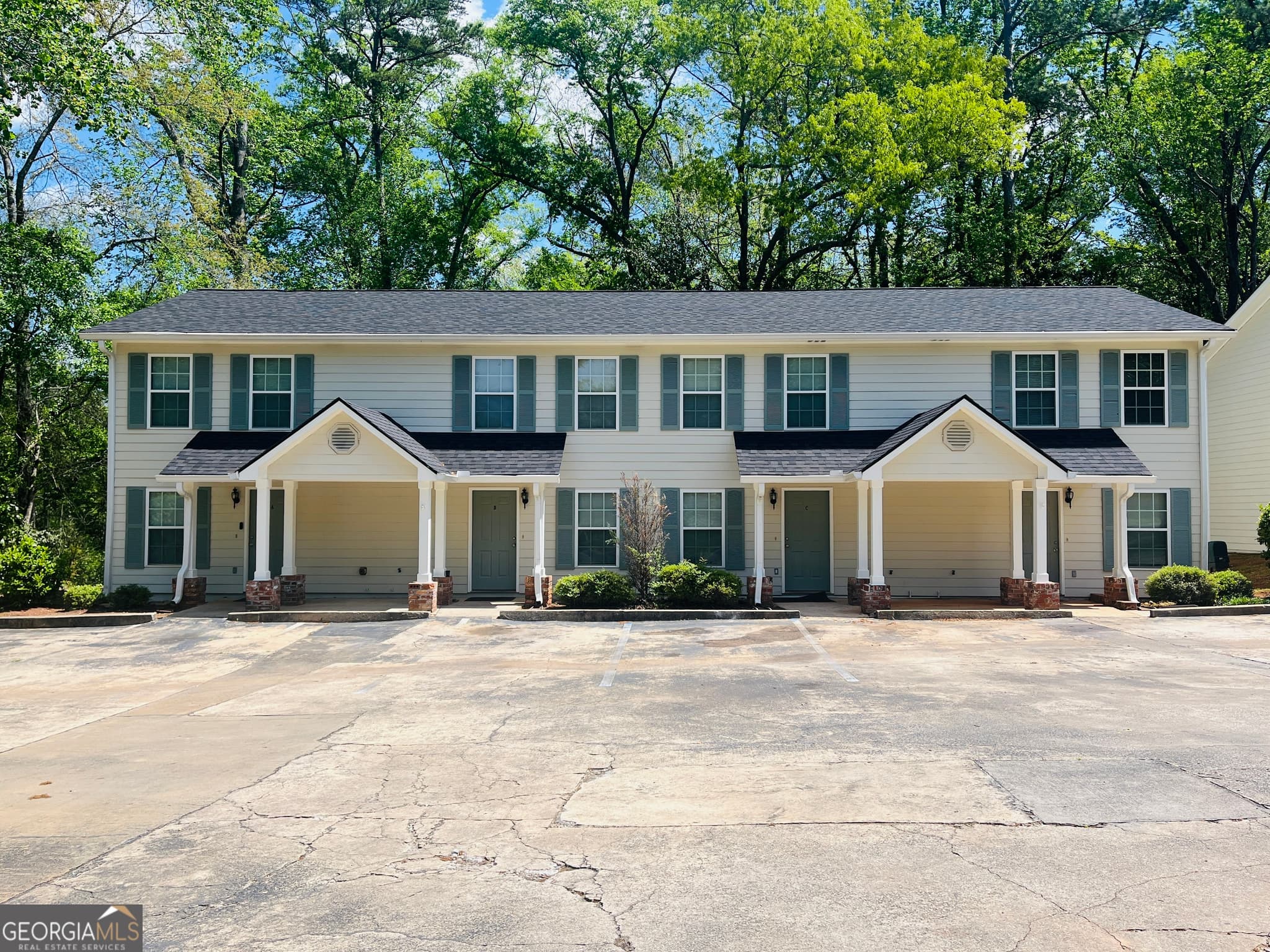 2 bedroom, 1.5 bathroom, 1,044 sq ft quadruplex for rent at 605 Wilburn Avenue J, Lagrange, GA 30240 for $1,025 a month — photo 1 of 20