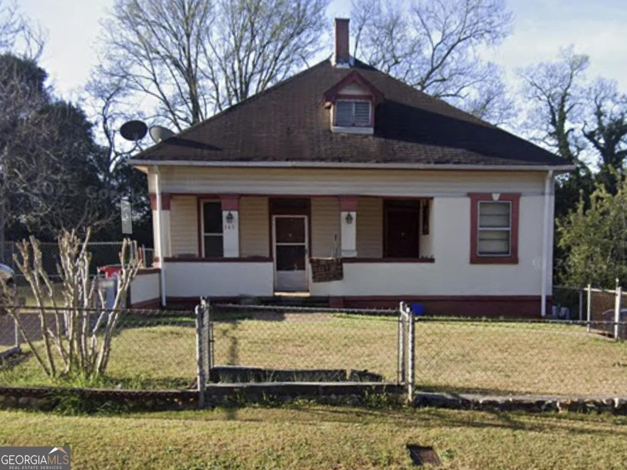 3 bedroom, 2 bathroom, 1,344 sq ft single family residence for sale at 347 Woolfolk Street, Macon, GA 31217 — photo 1 of 3