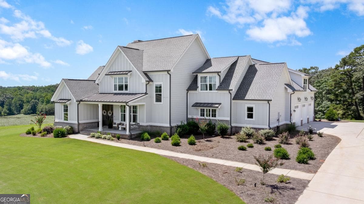 5 bedroom, 5.5 bathroom, 3,712 sq ft single family residence for sale at 815 N Hampton Way, Monroe, GA 30656 — photo 5