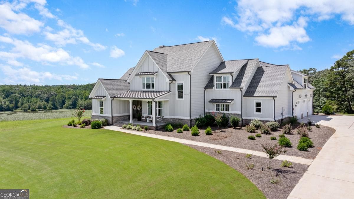 5 bedroom, 5.5 bathroom, 3,712 sq ft single family residence for sale at 815 N Hampton Way, Monroe, GA 30656 — photo 4