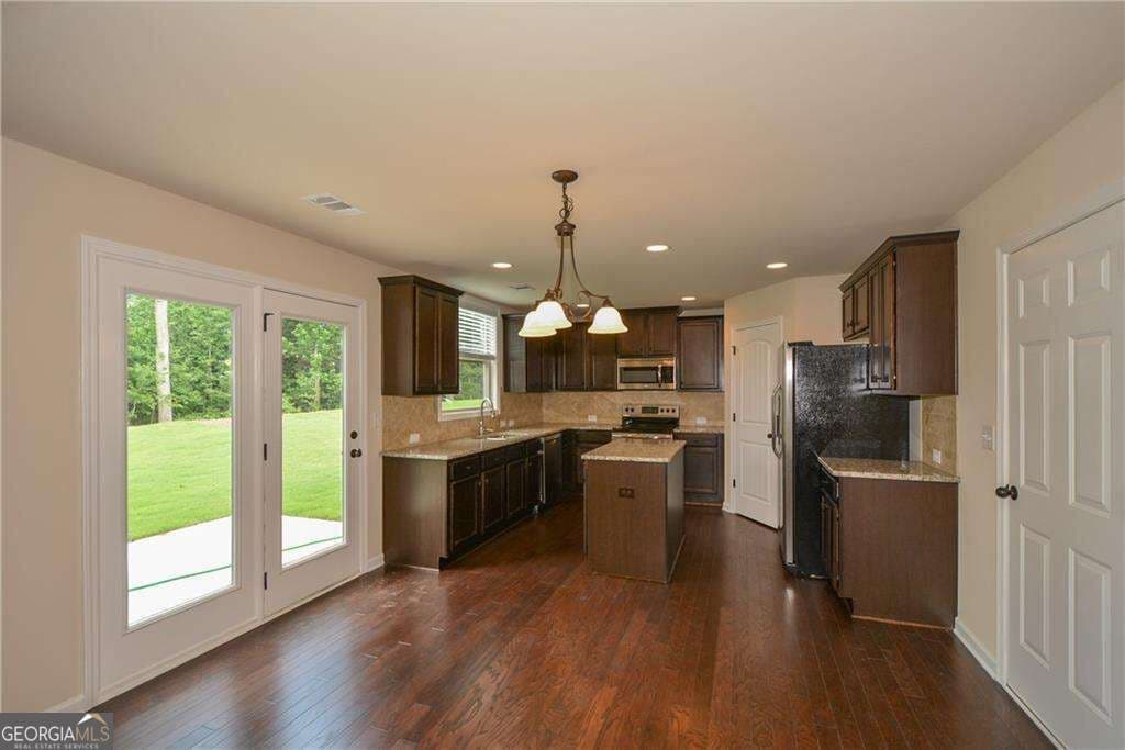 5 bedroom, 3 bathroom, 2,836 sq ft single family residence for sale at 2219 Bender Trail, Buford, GA 30519 — photo 6