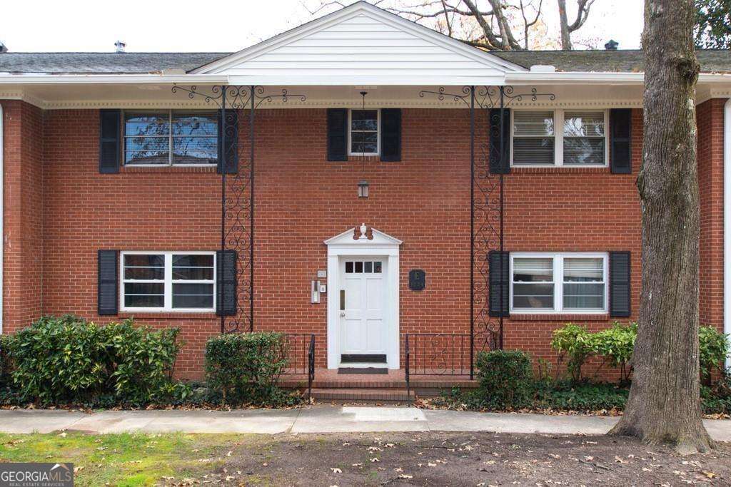 2 bedroom, 2 bathroom, 1,200 sq ft condominium for rent at 3660 Peachtree Road E4, Atlanta, GA 30319 for $1,450 a month — photo 1 of 17