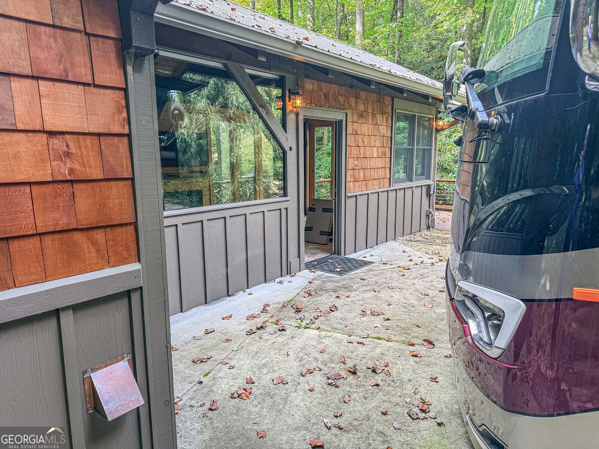 1 bedroom, 1 bathroom, 546 sq ft single family residence for sale at 51 Creekside Cove, Scaly Mountain, SC 29775 — photo 4
