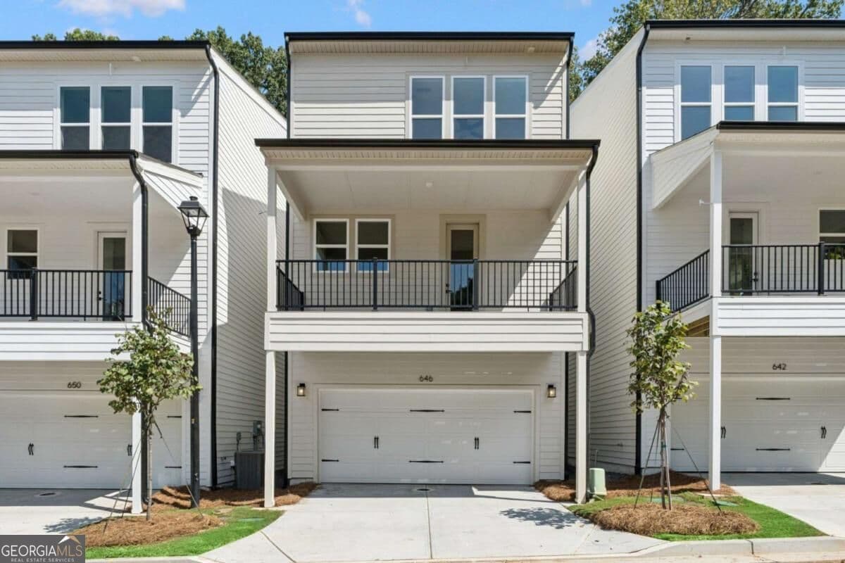 4 bedroom, 3.5 bathroom, 1,919 sq ft single family residence for sale at 646 Memphis Drive, Scottdale, GA 30079 — photo 2