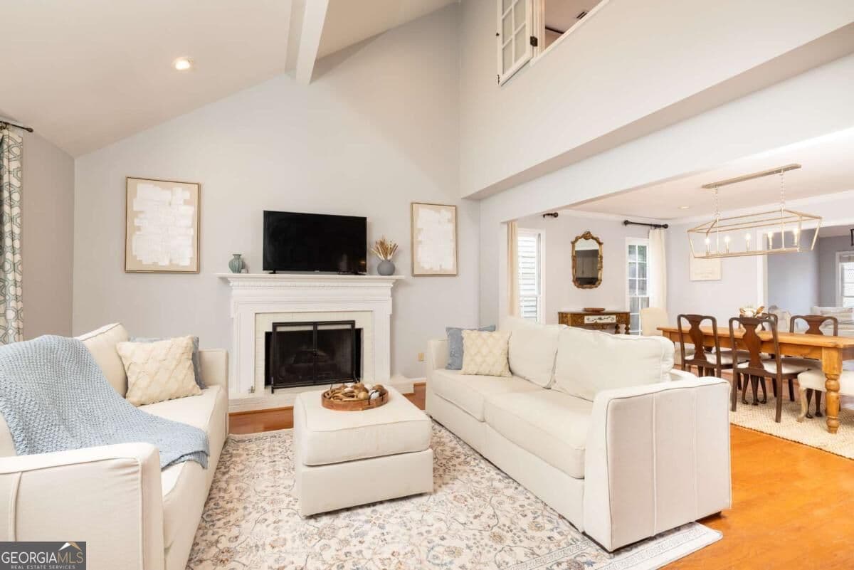 3 bedroom, 2.5 bathroom, 2,323 sq ft single family residence for sale at 1095 Dunbarton Trace, Atlanta, GA 30319 — photo 3