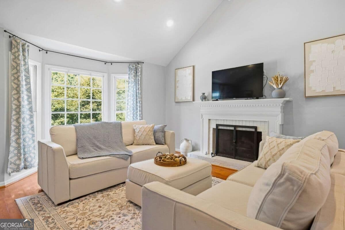 3 bedroom, 2.5 bathroom, 2,323 sq ft single family residence for sale at 1095 Dunbarton Trace, Atlanta, GA 30319 — photo 4