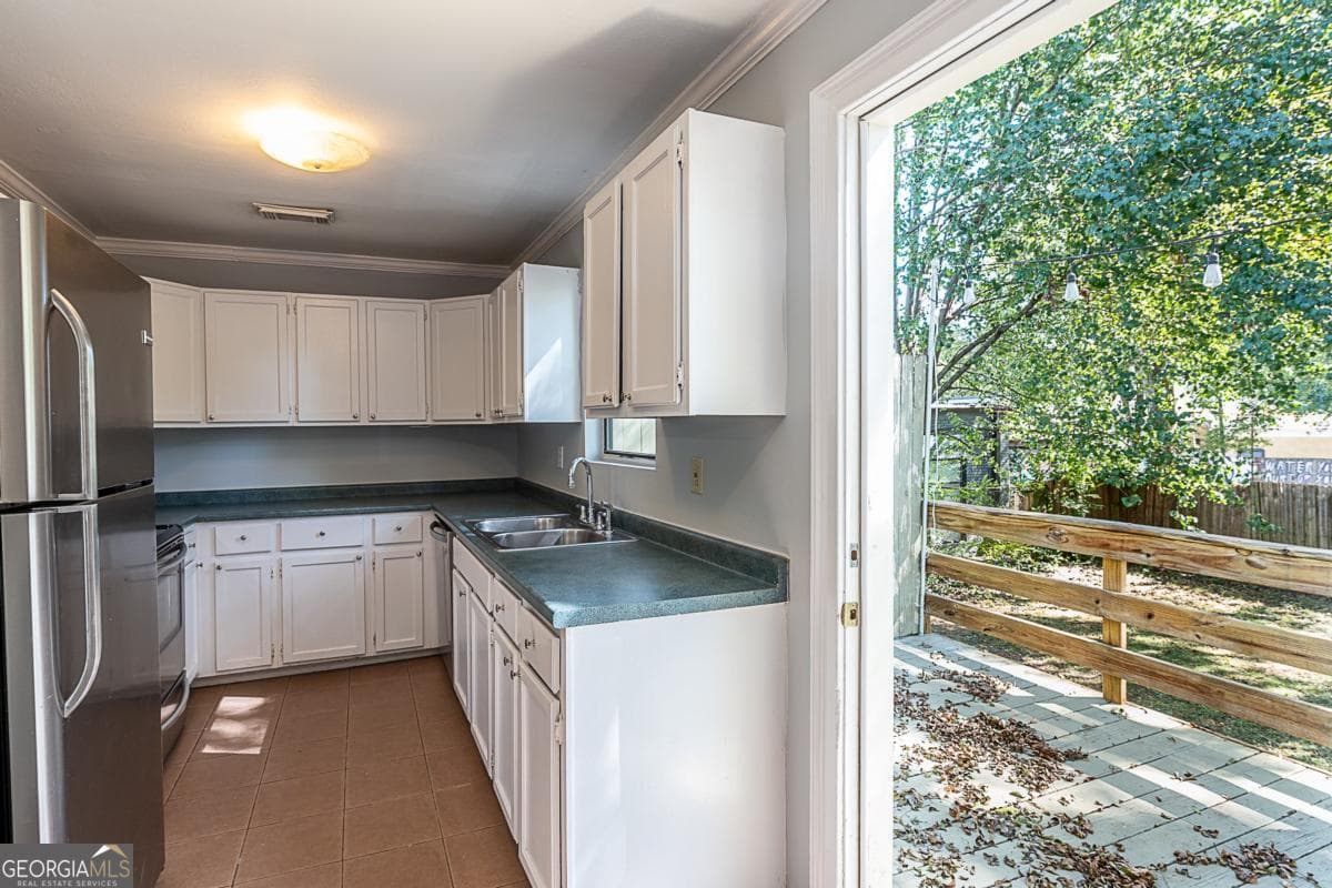 2 bedroom, 2 bathroom, 1,000 sq ft single family residence for rent at 568 Stokeswood Avenue, Atlanta, GA 30316 for $2,350 a month — photo 4