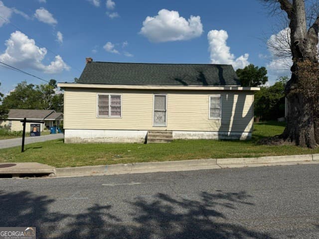 3 bedroom, 2 bathroom, 1,582 sq ft single family residence for sale at 209 Montgomery Street, Vidalia, GA 30474 — photo 2