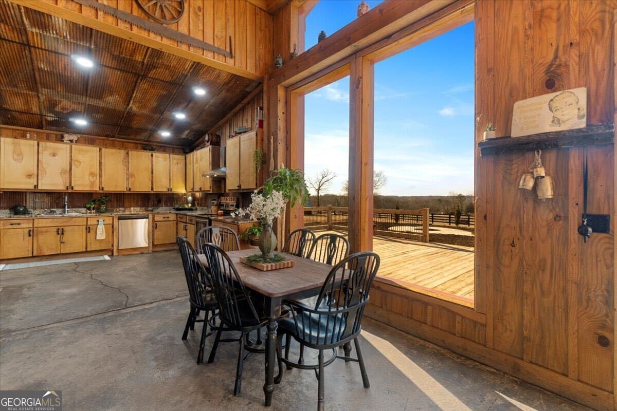 3 bedroom, 2 bathroom, 7,270 sq ft single family residence for sale at 284 Snow Farm Road, Hull, GA 30646 — photo 6