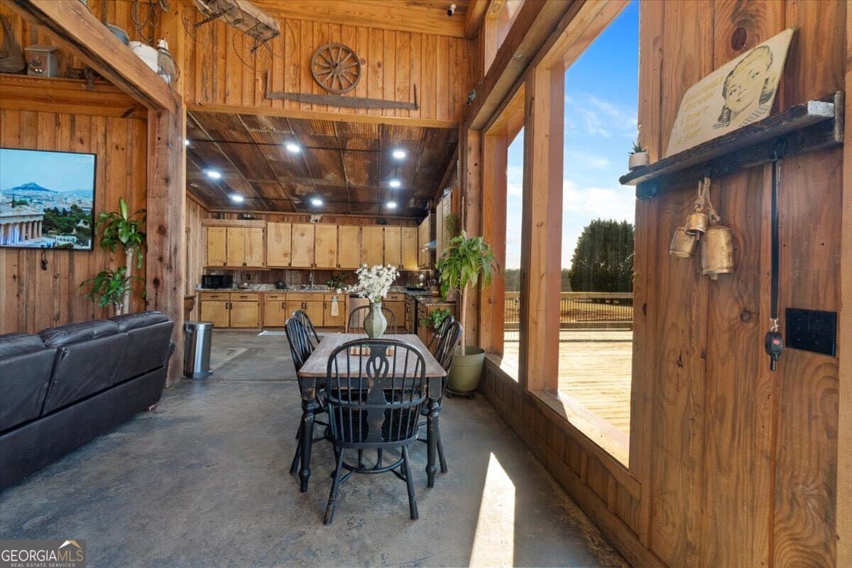 3 bedroom, 2 bathroom, 7,270 sq ft single family residence for sale at 284 Snow Farm Road, Hull, GA 30646 — photo 3