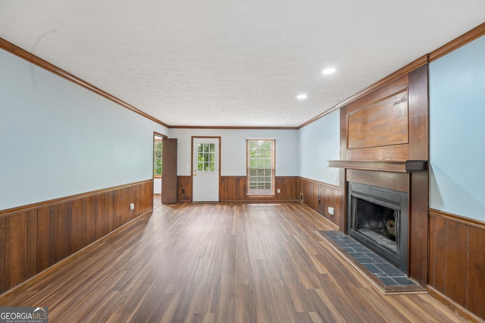 4 bedroom, 2.5 bathroom, 2,900 sq ft single family residence for sale at 865 Branford Lane, Lilburn, GA 30047 — photo 2