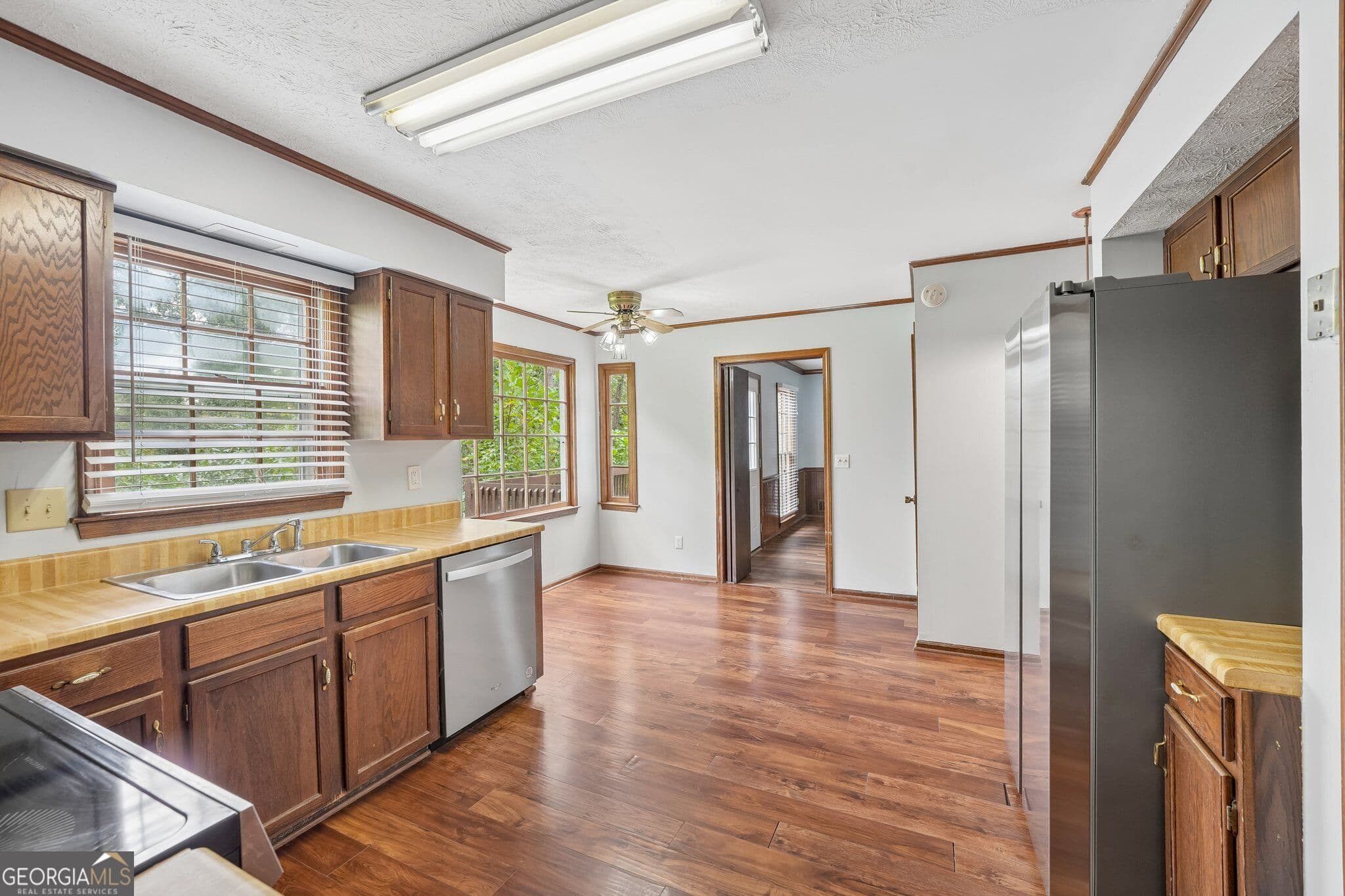 4 bedroom, 2.5 bathroom, 2,900 sq ft single family residence for sale at 865 Branford Lane, Lilburn, GA 30047 — photo 3