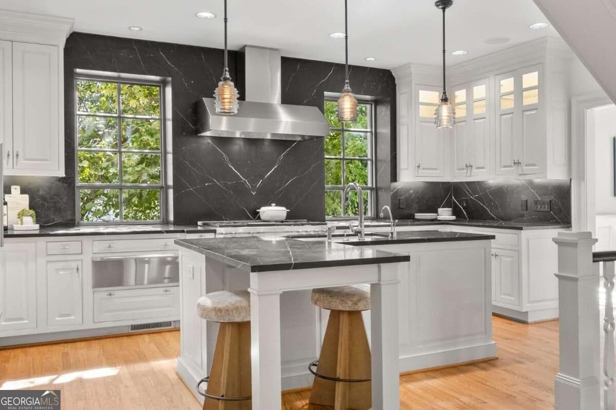 4 bedroom, 3.5 bathroom, 5,470 sq ft single family residence for sale at 707 Darlington Road, Atlanta, GA 30305 — photo 5