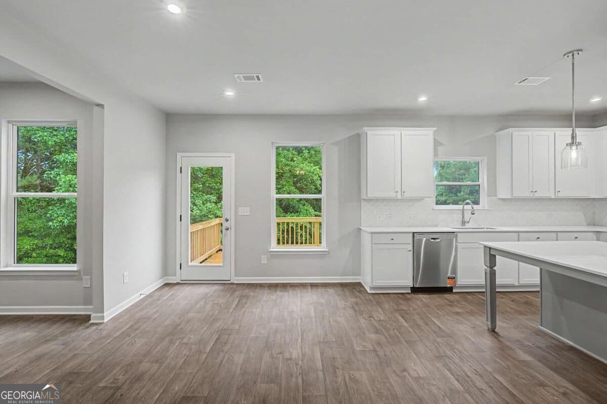 4 bedroom, 2.5 bathroom, 2,301 sq ft single family residence for sale at 3351 Forest Green Drive, Douglasville, GA 30135 — photo 10