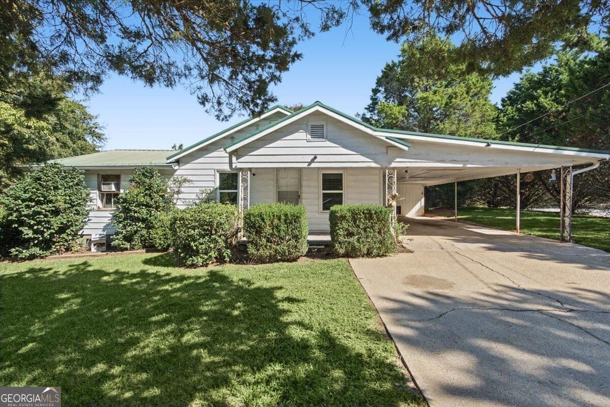 2 bedroom, 1 bathroom, 1,100 sq ft single family residence for sale at 5052 Us Highway 78, Bremen, GA 30110