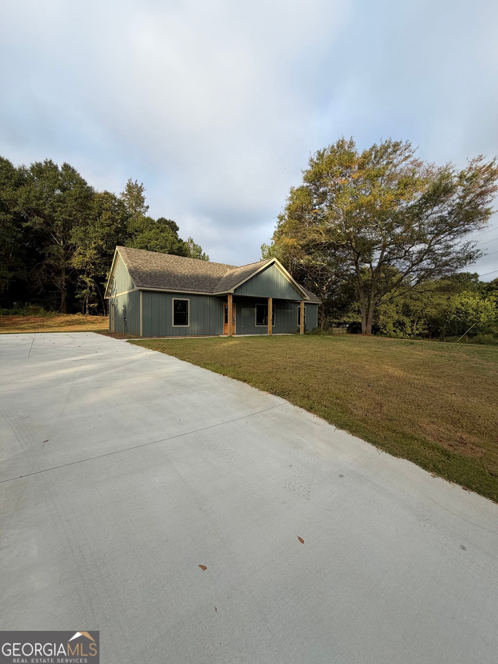 3 bedroom, 2 bathroom, 1,425 sq ft single family residence for sale at 563 High Road, Carnesville, GA 30521 — photo 2