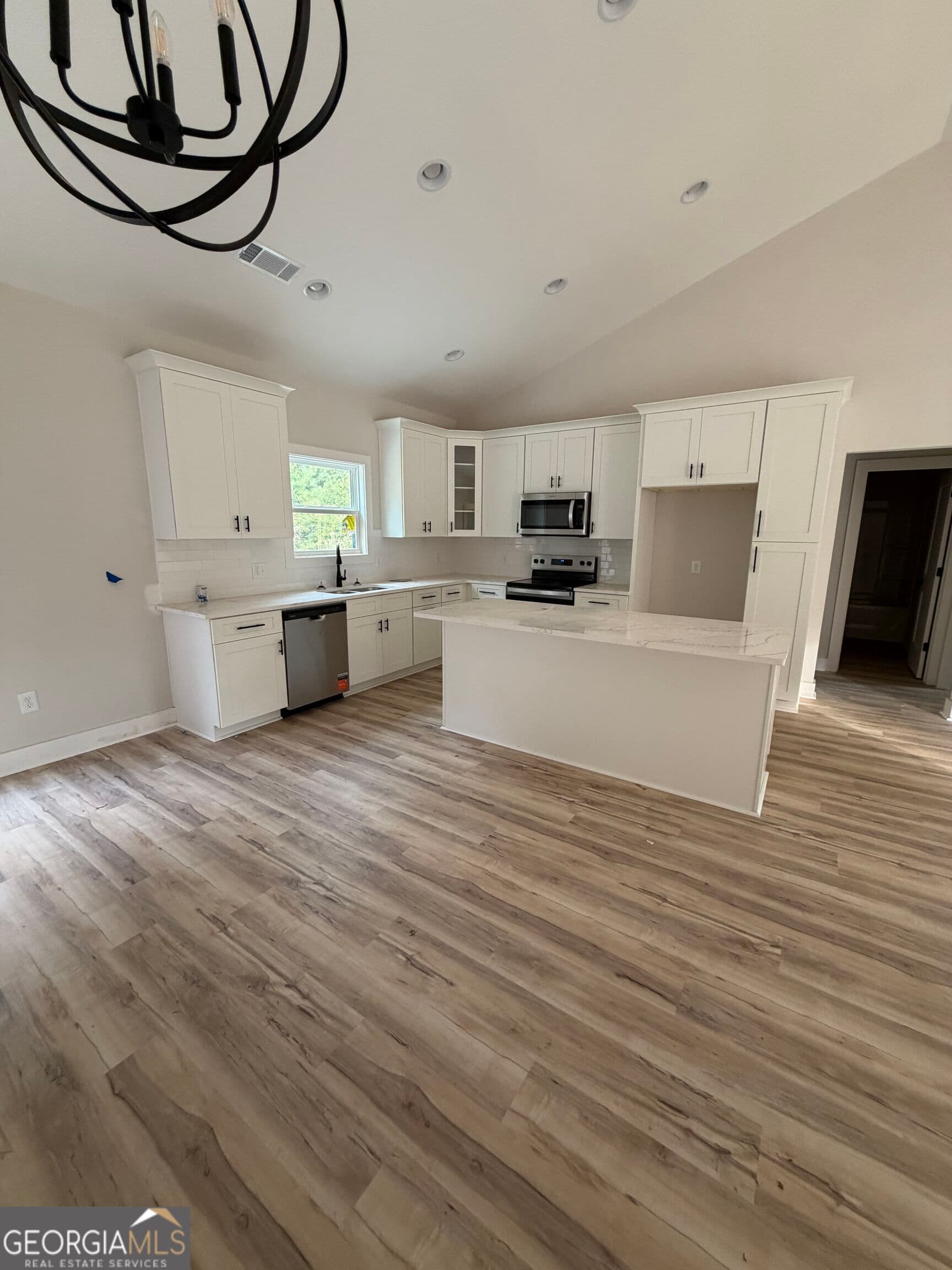 3 bedroom, 2 bathroom, 1,425 sq ft single family residence for sale at 563 High Road, Carnesville, GA 30521 — photo 3