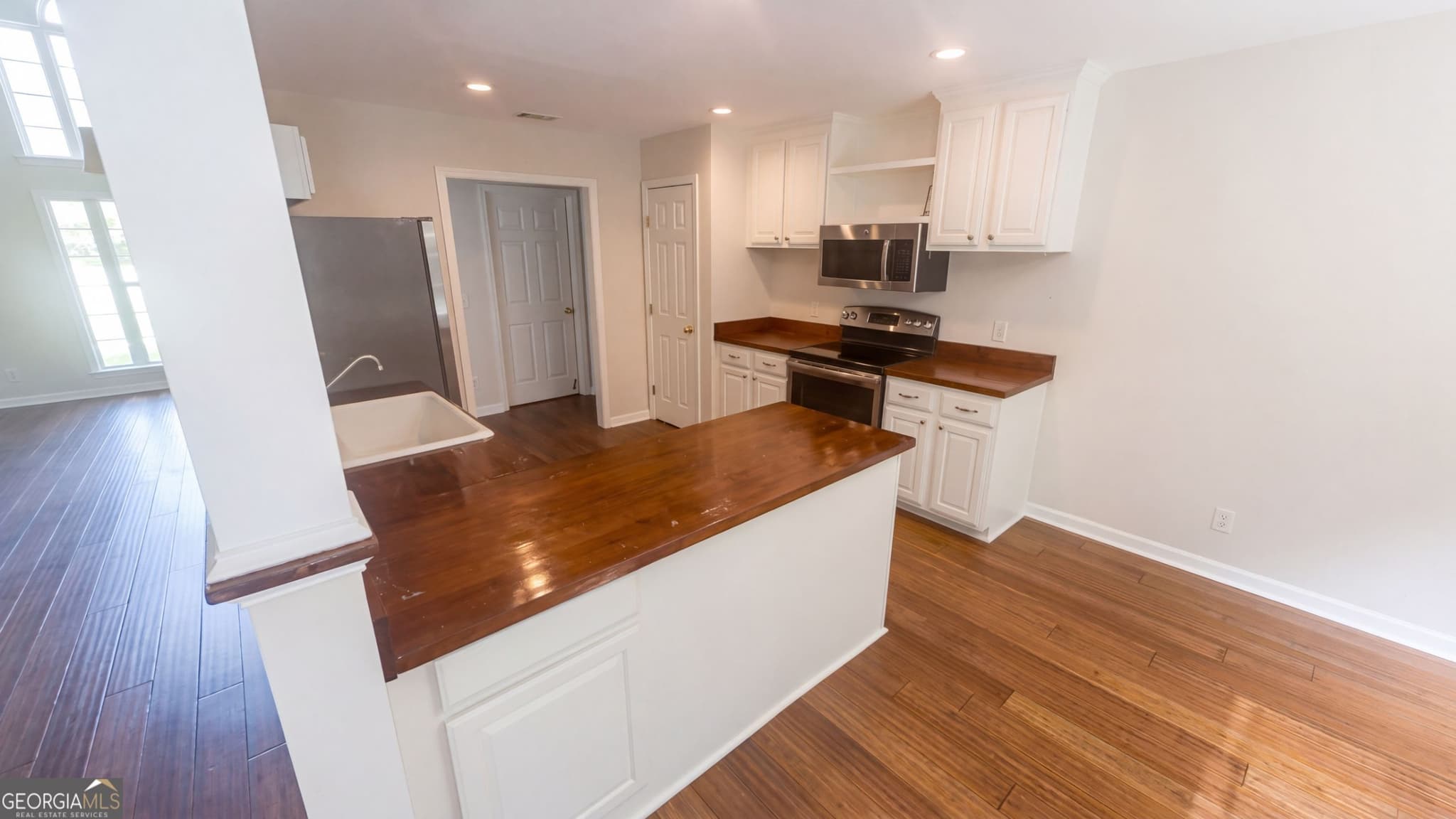 3 bedroom, 2 bathroom, 1,712 sq ft single family residence for sale at 111 Fire Thorn Lane, Pooler, GA 31322 — photo 2