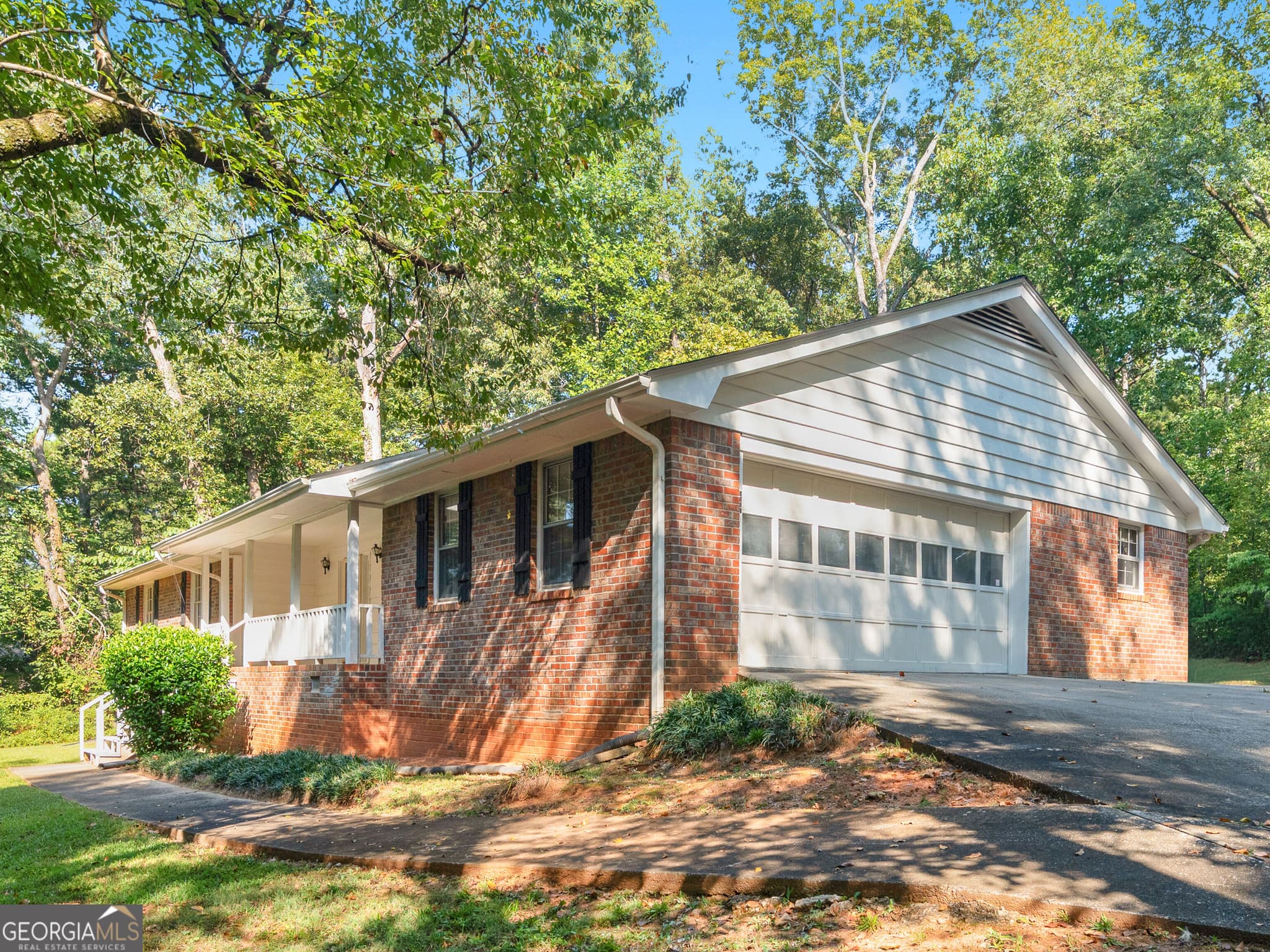 3 bedroom, 2 bathroom, 1,872 sq ft single family residence for sale at 1038 Jodeco Road, Stockbridge, GA 30281 — photo 5
