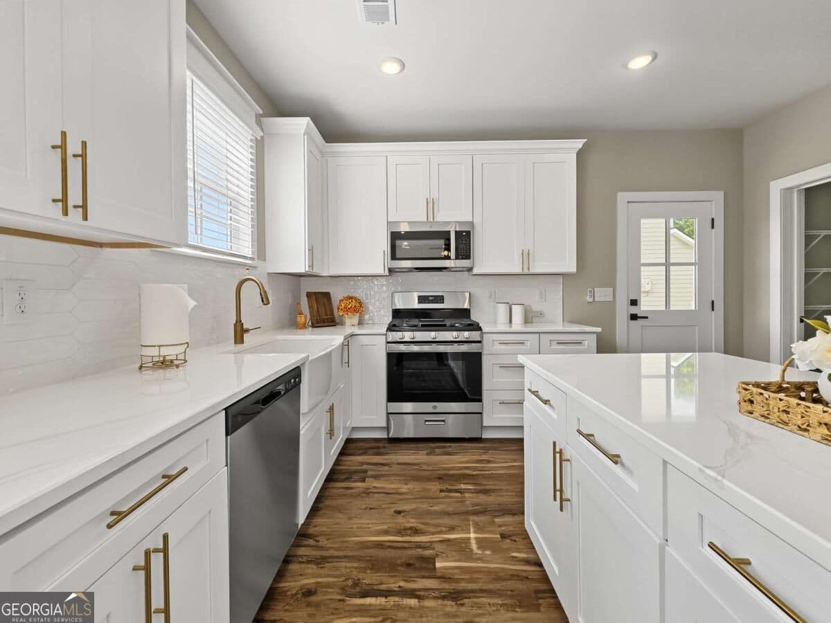 4 bedroom, 2.5 bathroom, 2,146 sq ft single family residence for sale at 3075 Franklin Street, Austell, GA 30106 — photo 8