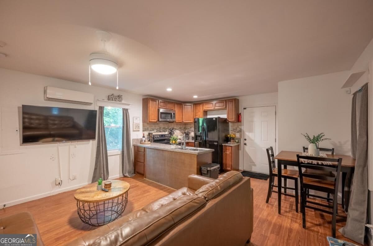 2 bedroom, 1.5 bathroom, 768 sq ft single family residence for sale at 257 Pen Drive, Ellijay, GA 30540 — photo 4