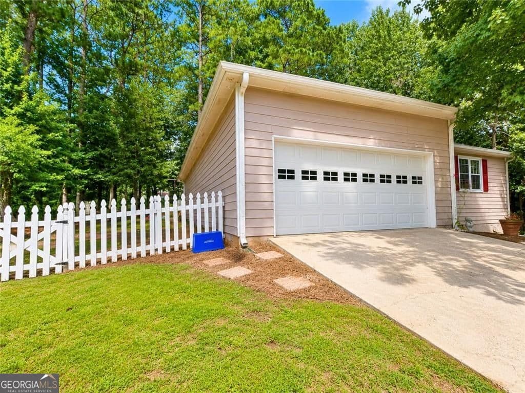 3 bedroom, 2 bathroom, 1,545 sq ft single family residence for sale at 2978 Trotters View Way, Snellville, GA 30039 — photo 5