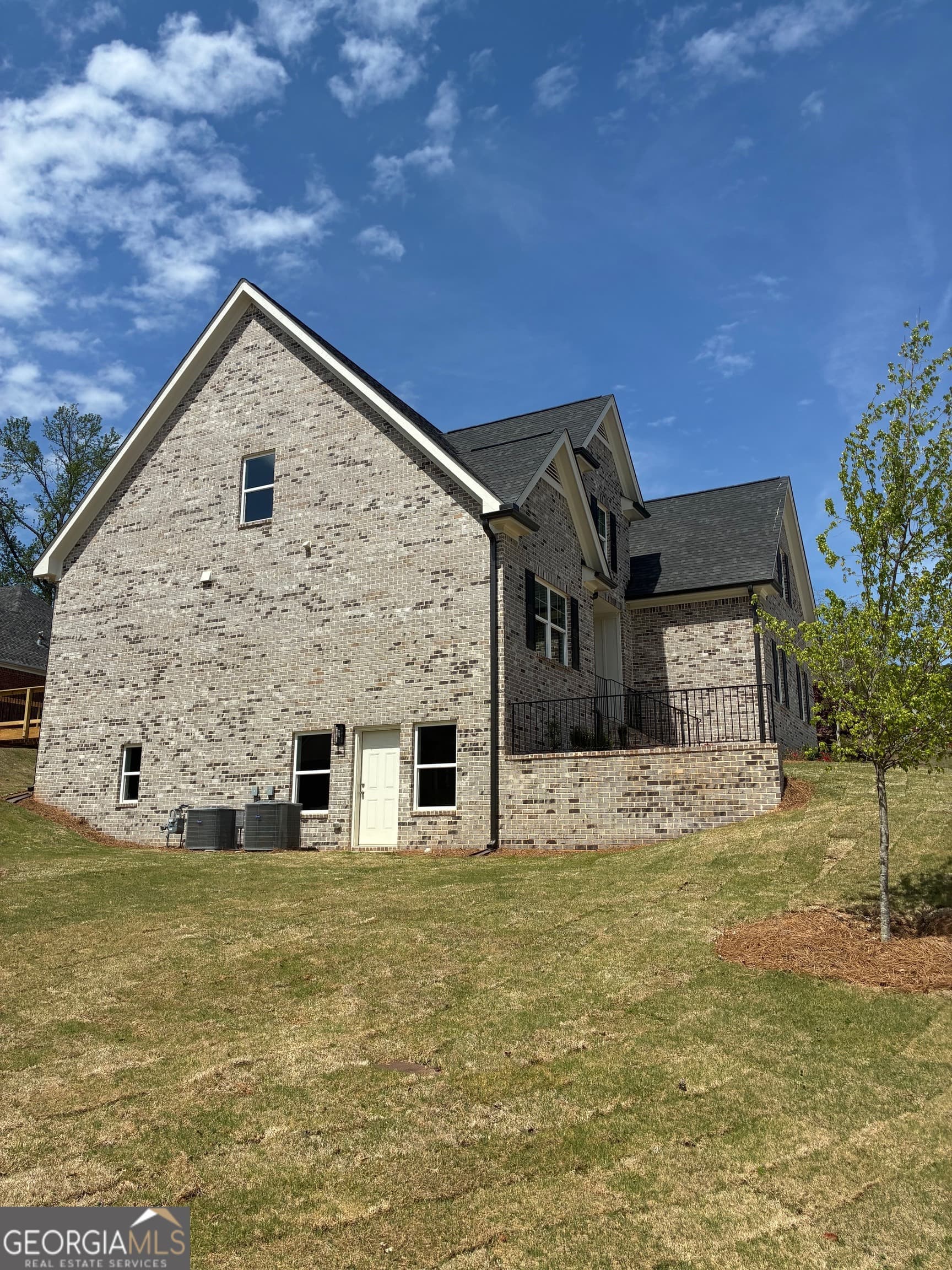 4 bedroom, 3.5 bathroom, 3,200 sq ft single family residence for sale at 5620 Shamrock Lane, Douglasville, GA 30135 — photo 3