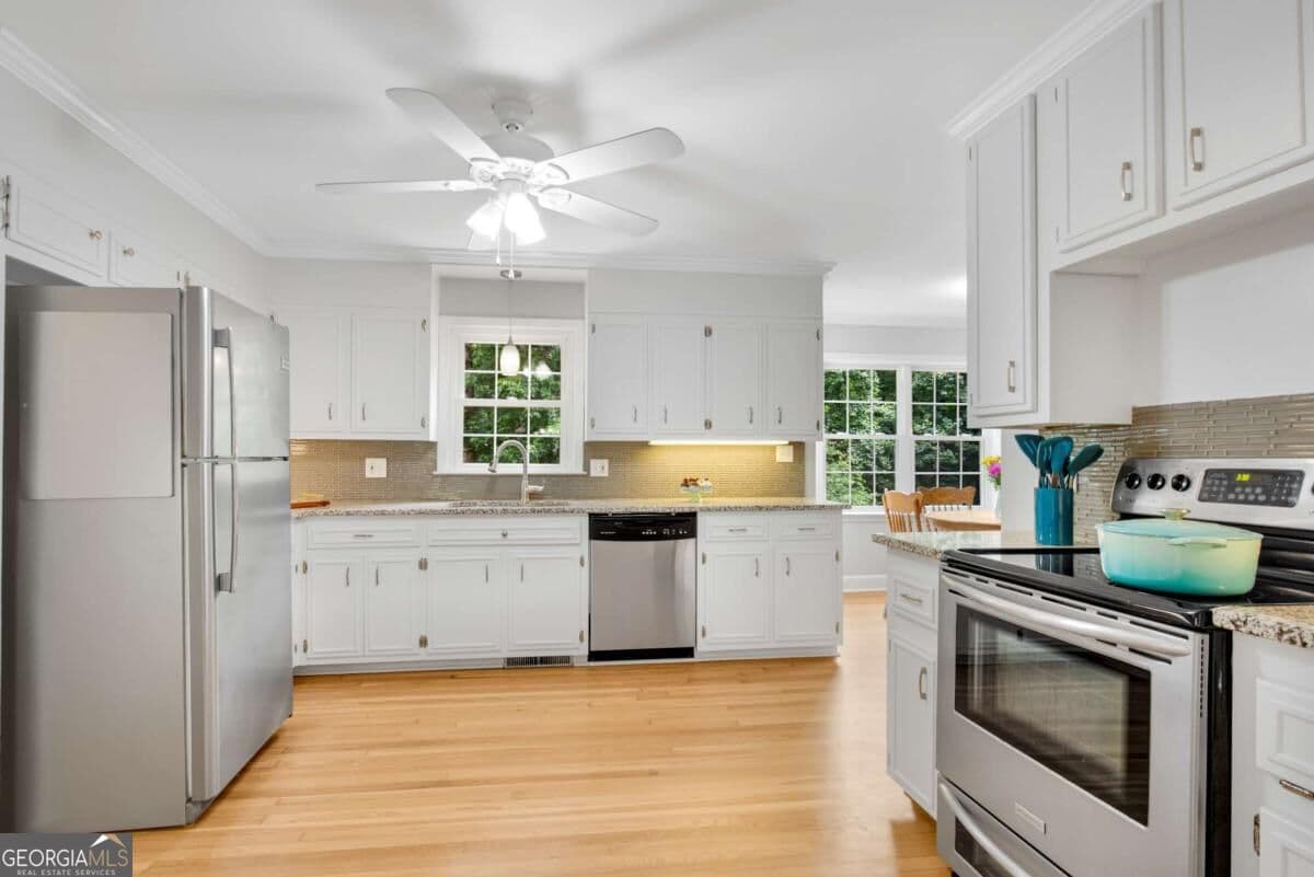 4 bedroom, 2.5 bathroom, 2,469 sq ft single family residence for sale at 5197 Riverhill Road, Marietta, GA 30068 — photo 10